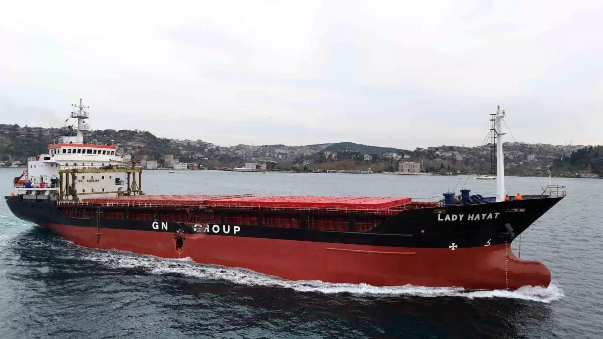 Romanya'da kazaya karışan Türk gemisi İstanbul Boğazı'ndan geçti