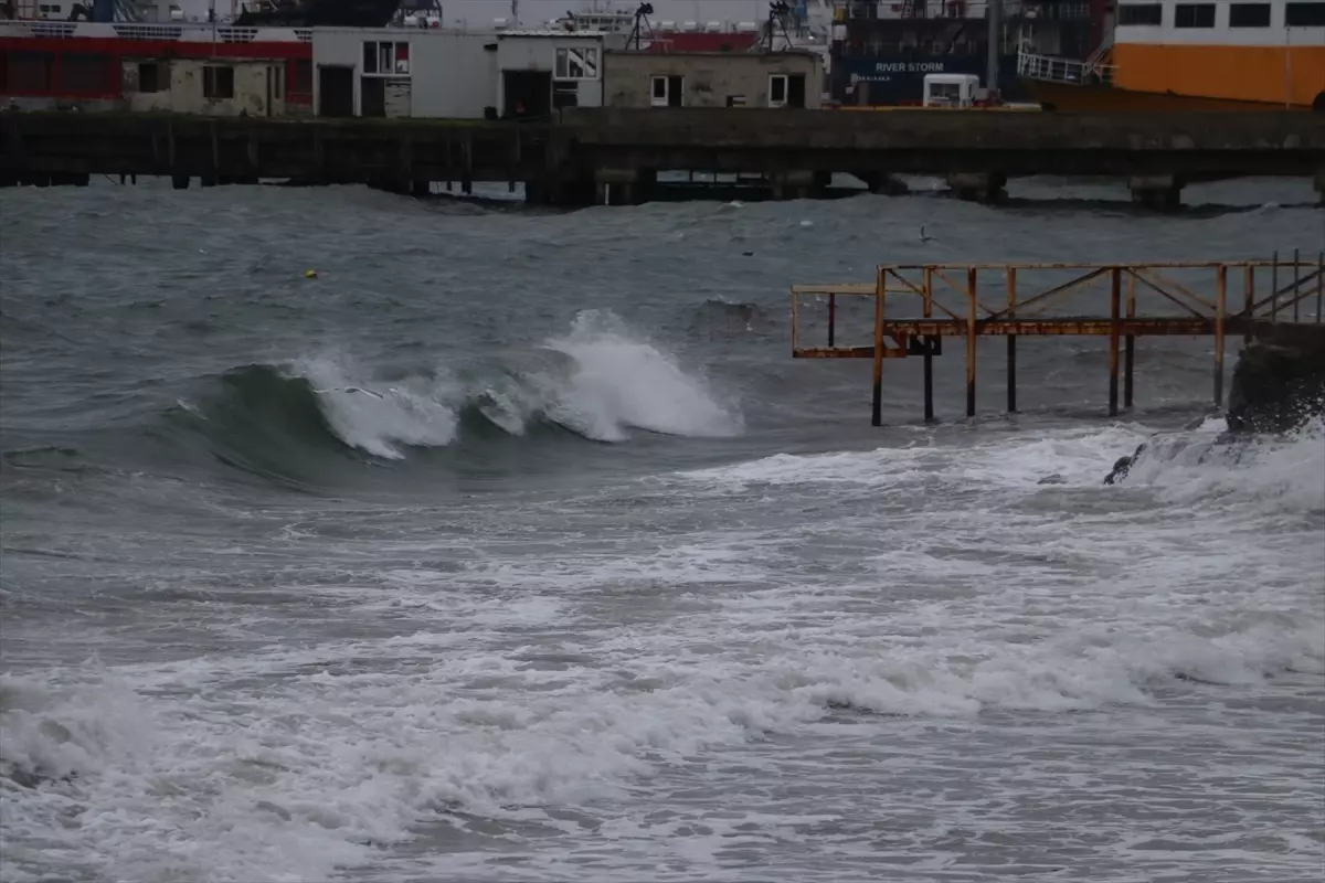 Tekirdağ'da poyraz deniz ulaşımını olumsuz etkiliyor