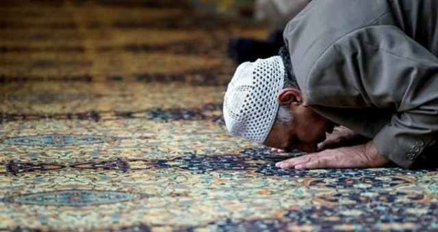 Tesbih namazı nasıl kılınır, kaç rekat? Regaip Kandili'nde tesbih namazı kılınır mı?