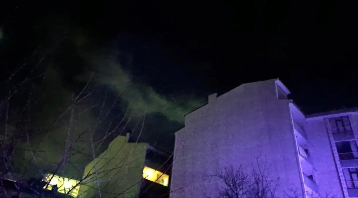 Van'da apartmanda yangın; 15 kişi dumandan etkilendi