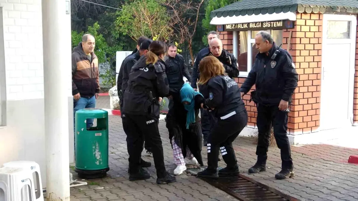 Yola bıraktığı çanta polisi alarma geçirdi, gözaltına alınırken güçlük yaşattı