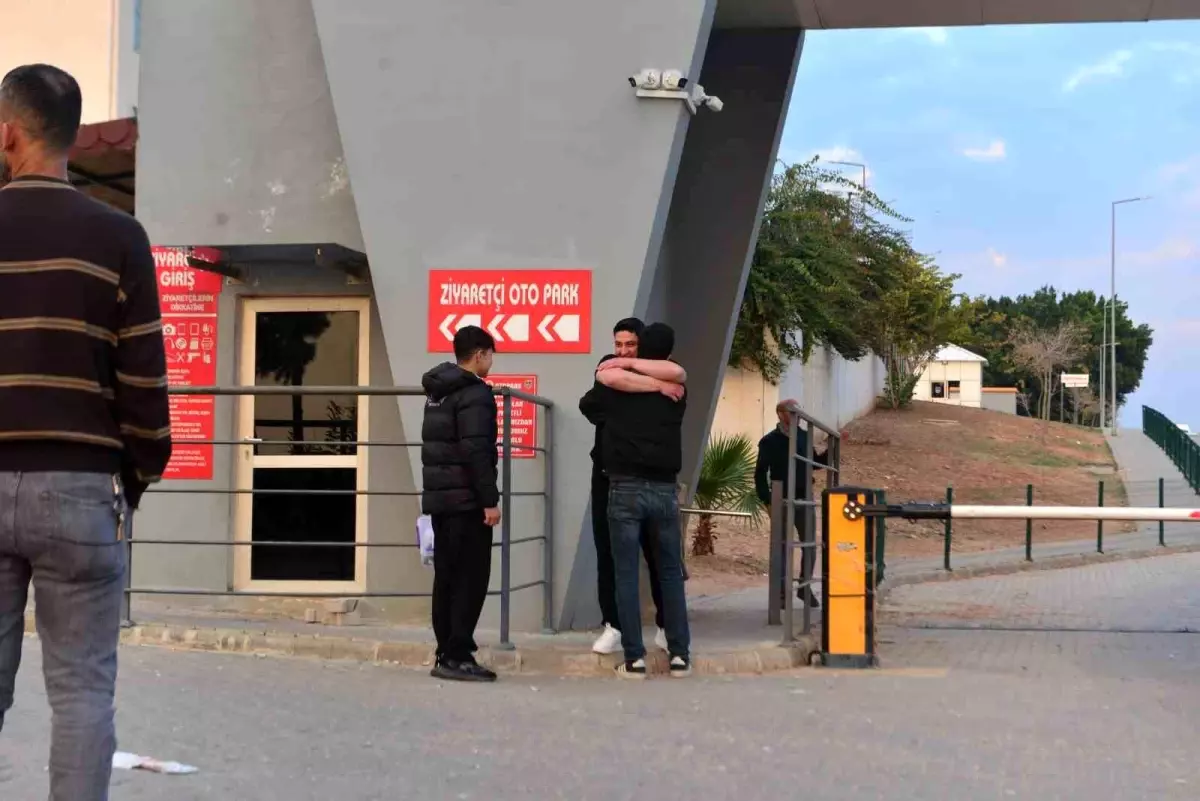 Adana'da hükümlüler tahliye olmaya başladı