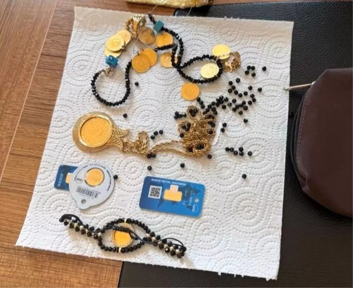 Ağrı'da yolda bulunan altınlar sahibine ulaştırıldı