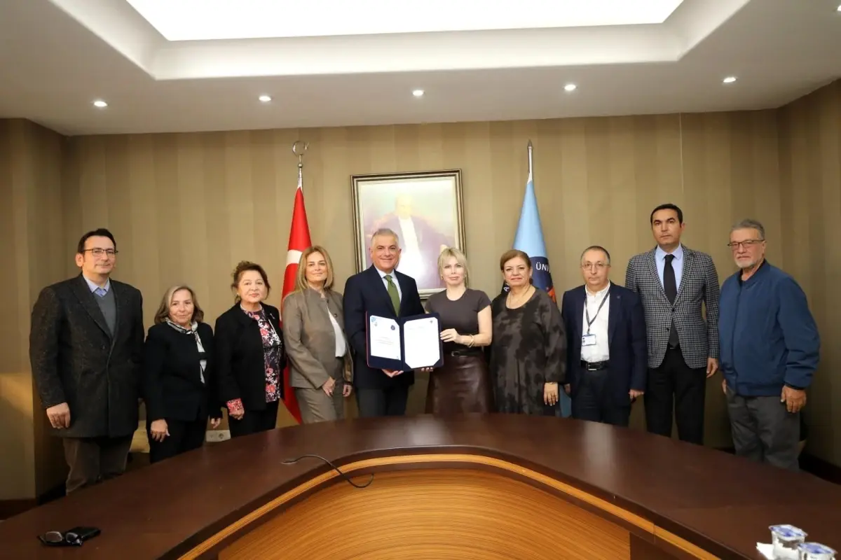 Akdeniz Üniversitesi Hastanesi'ne anjiyografi cihazı bağışı