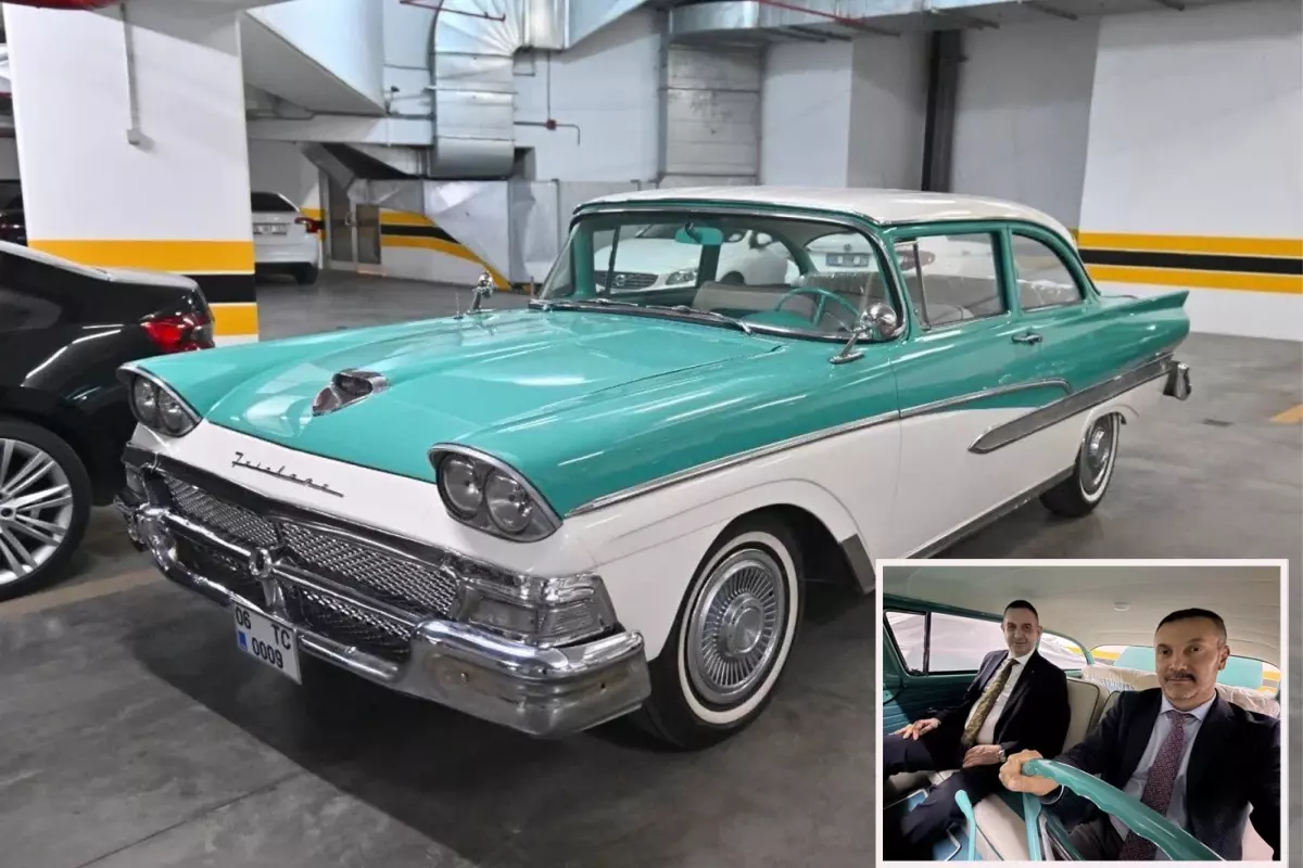 Bahçeli, klasik otomobillerinden birini MYK Üyesi Teoman'a hediye etti