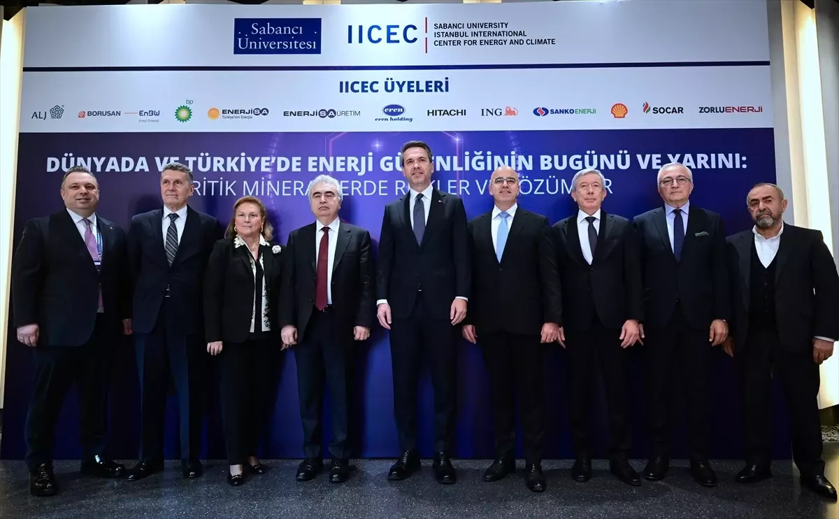 Bakan Bayraktar, 2026'nın yenilenebilir enerjide "yeni bir rekor yılı" olacağını bildirdi Açıklaması