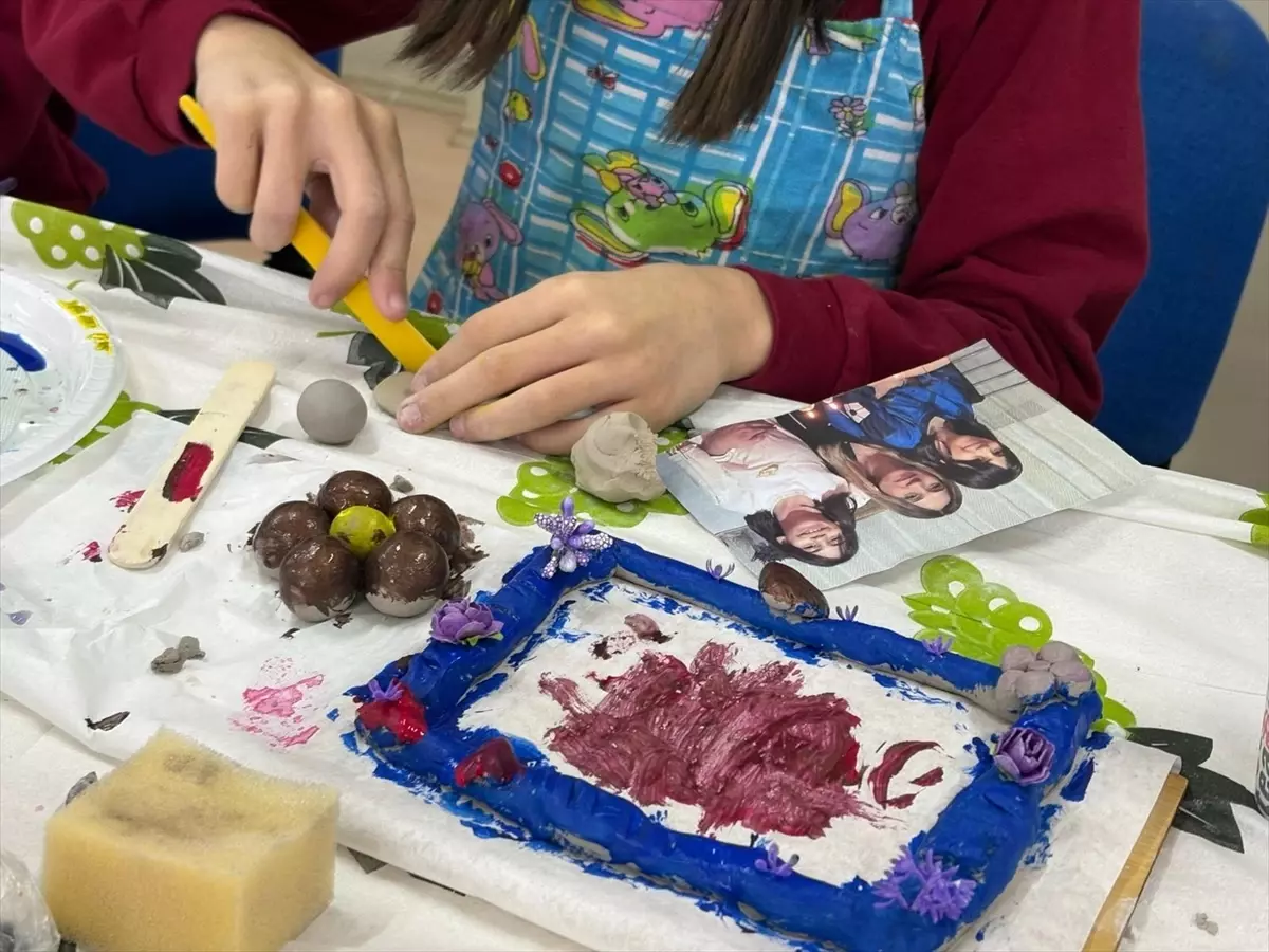 Balıkesir'de öğrenciler seramikten çerçeve yaptı