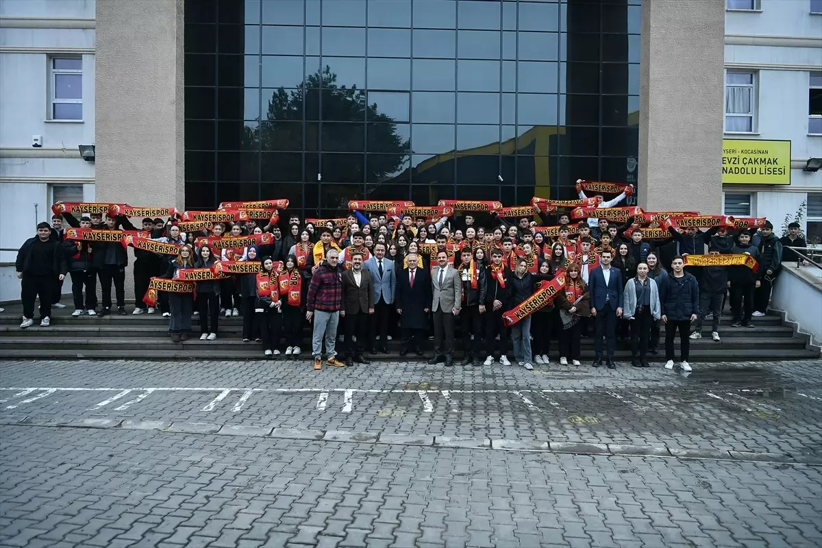 Başkan Büyükkılıç, Kariyer Günleri programı kapsamında lise öğrencileriyle bir araya geldi