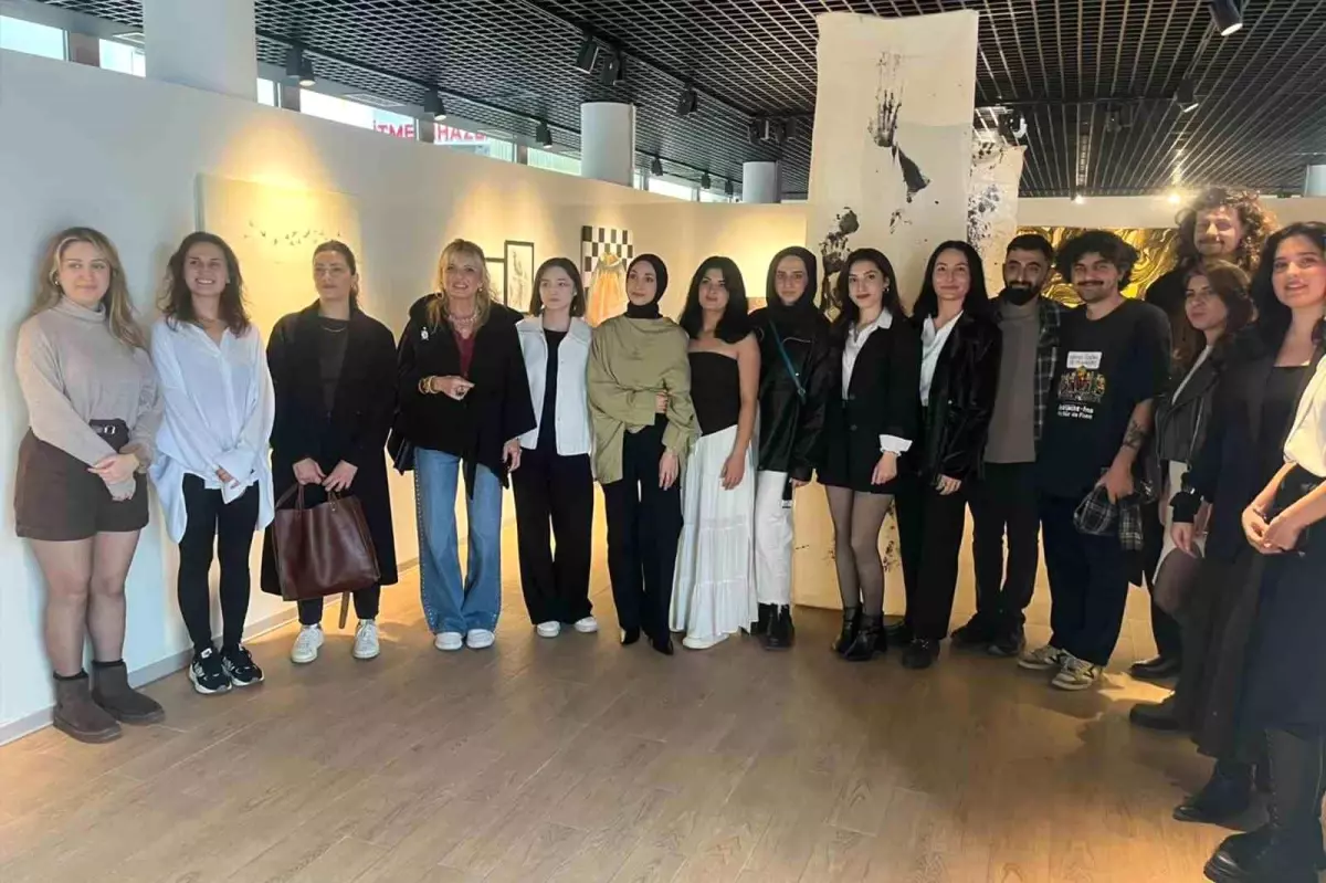 BŞEÜ'lü genç sanatçılar İstanbul'daki prestijli sergide