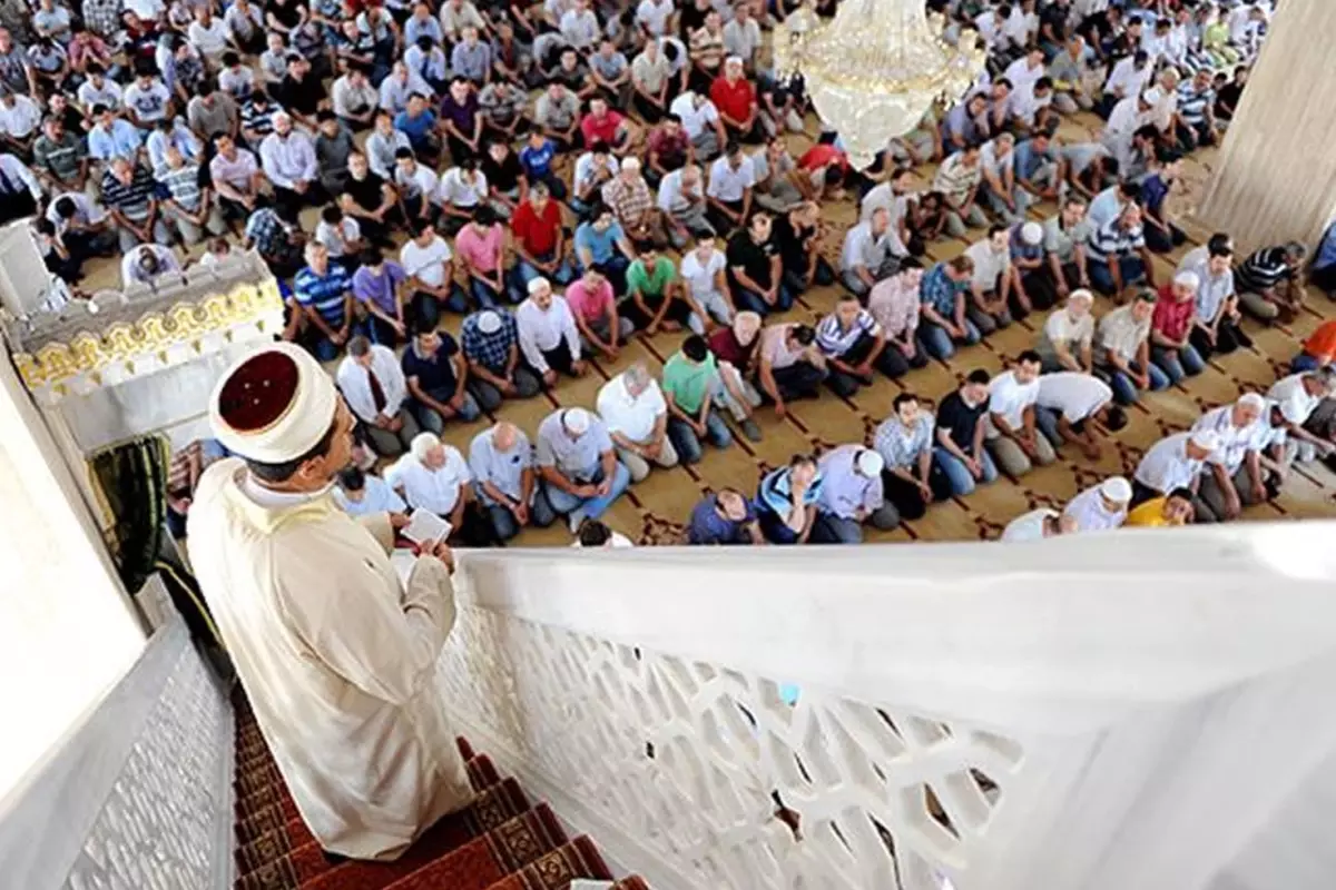 Diyanet'ten yılbaşı hutbesi: Sokaklar süslenmesin, piyango oynanmasın