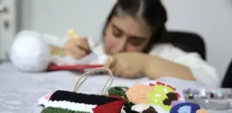 Doğuştan engelli Bengisu 'panç nakışı' yaparak hayatına renk katıyor