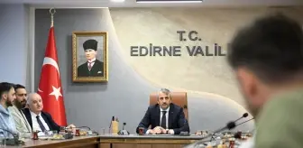 Edirne Valisi Sezer, Okuldan Spora ve Mahalle Ligi antrenörleriyle buluştu