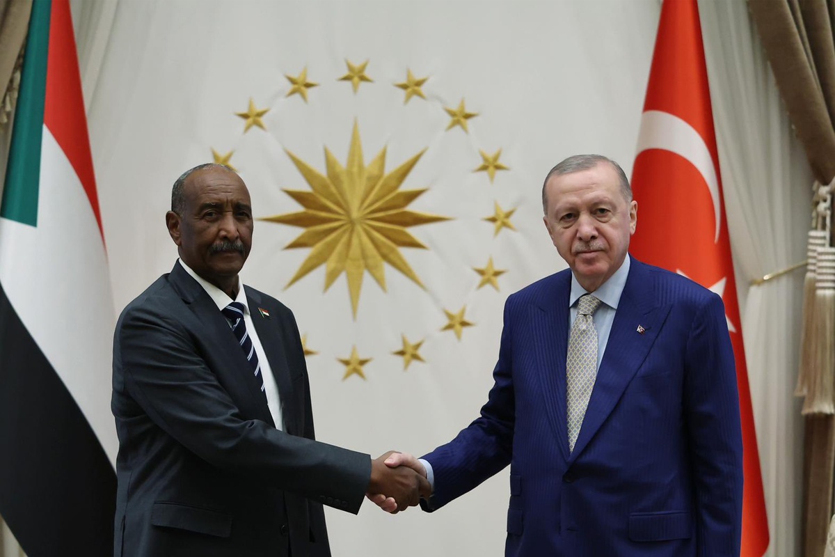 Erdoğan, Sudan lideri Burhan ile görüştü: İş birliği ve insani yardım ön planda