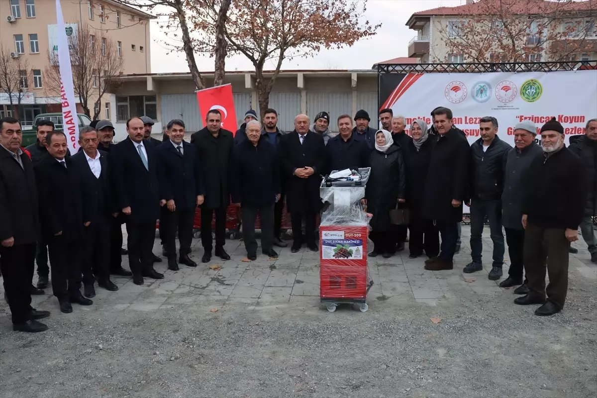 Erzincan'da 70 çiftçiye törenle dut sıkma ve koyun kırkma makinesi dağıtıldı