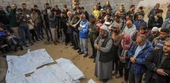 Gazze'de 2 yıl sonra enkazdan çıkartılan 25 Filistinlinin cenazesi defnedildi