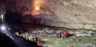 Hakkari'de Zap Suyu'na düşen aracın sürücüsü ağır yaralandı