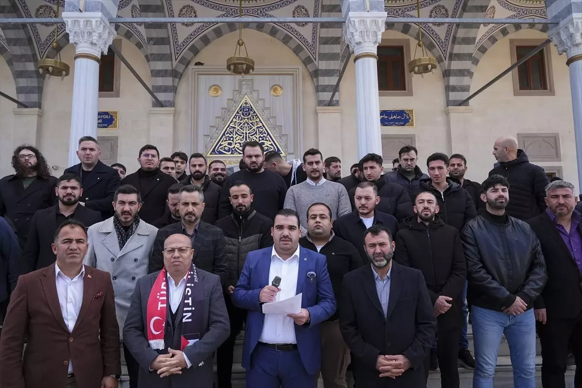 İzmir ve Denizli'de İsrail'in Gazze'deki saldırıları protesto edildi