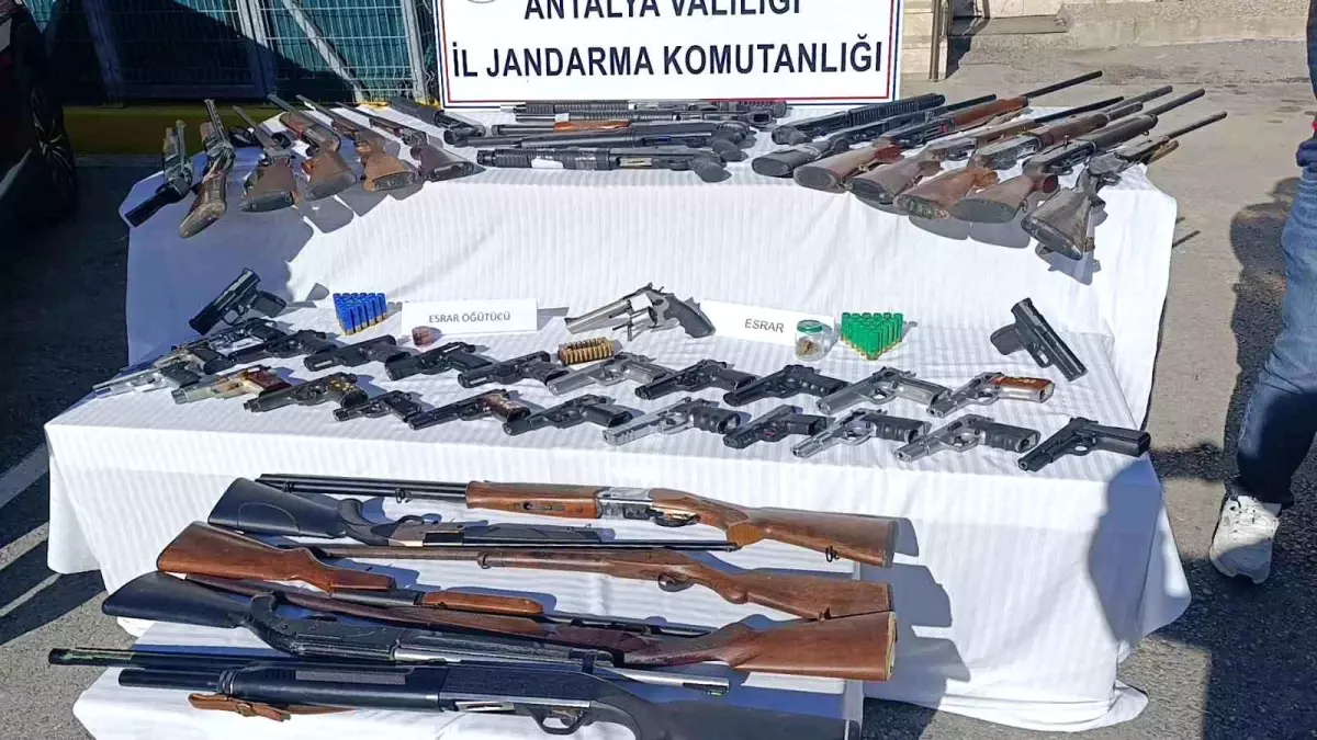 Jandarmadan Silah Operasyonu: 30 tabanca, 27 av tüfeği ele geçirildi