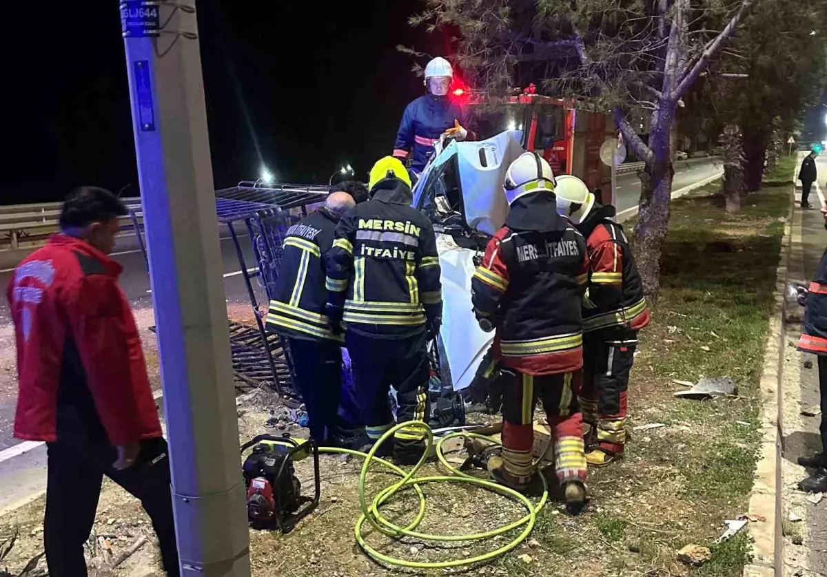 Kaza yapan araçta sıkışan sürücü itfaiye ekiplerince kurtarıldı