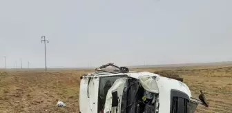 Konya'da şarampole devrilen hafif ticari araçtaki 1 kişi öldü, 2 kişi yaralandı