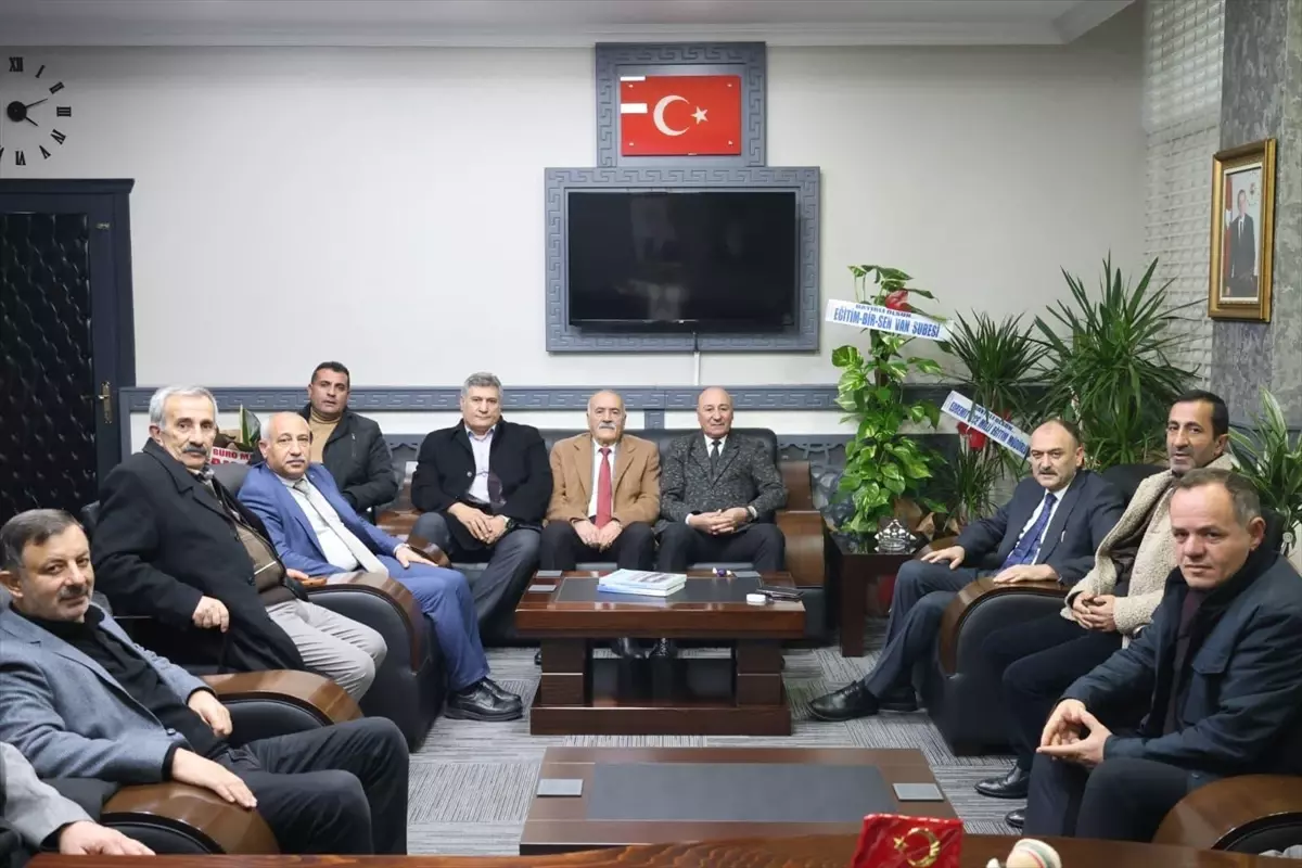 MHP Van il teşkilatından İl Milli Eğitim Müdürü Çandıroğlu'na ziyaret