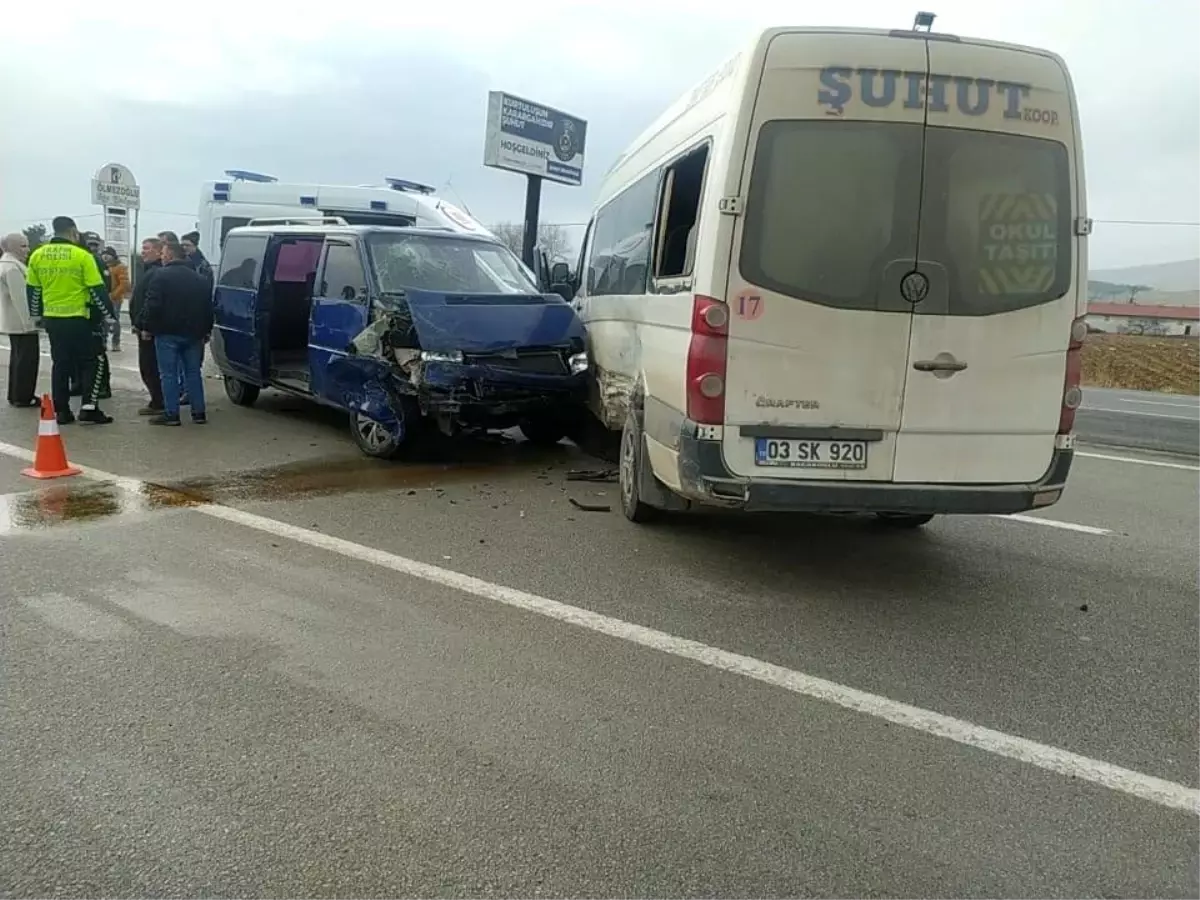 Minibüslerin çarpıştığı kazada 7 kişi yaralandı