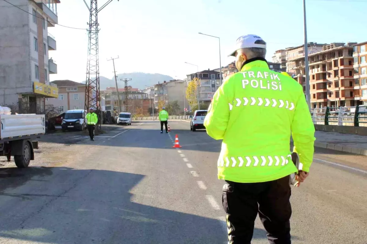 Ordu'da polis ekiplerinden trafik denetimleri