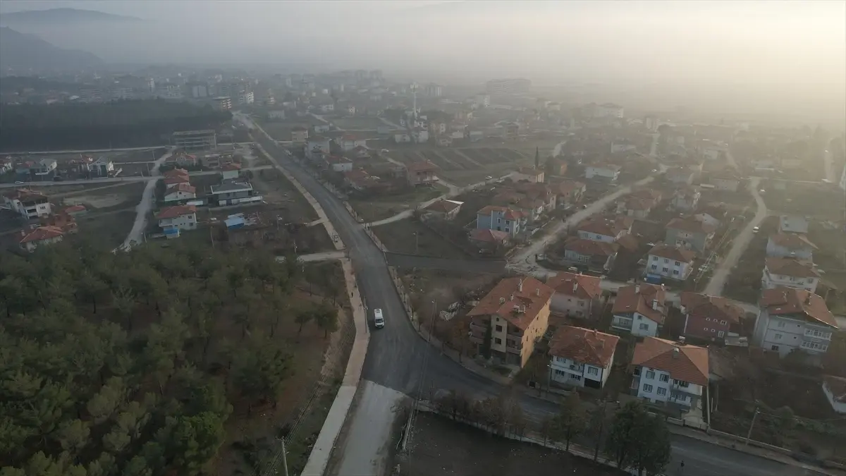 Osmancık'ta 2 haftada 14 bin 350 ton sıcak asfalt serildi