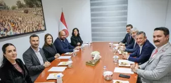 Özgür Özel, KKTC Cumhurbaşkanlığı Senfoni Orkestrası'nın yeni yıl konseri için Lefkoşa'ya gitti