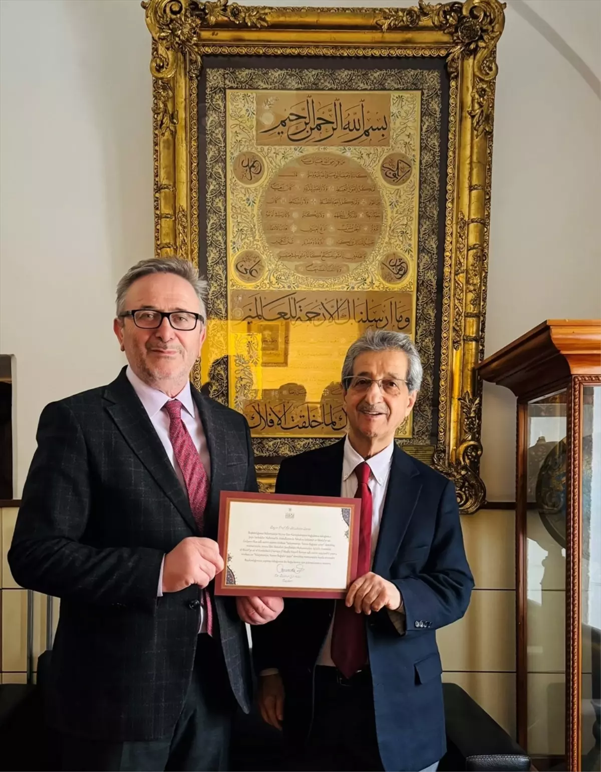 Prof. Dr. Muhittin Serin, yazma eser koleksiyonundan bir seçkiyi TÜYEK'e bağışladı