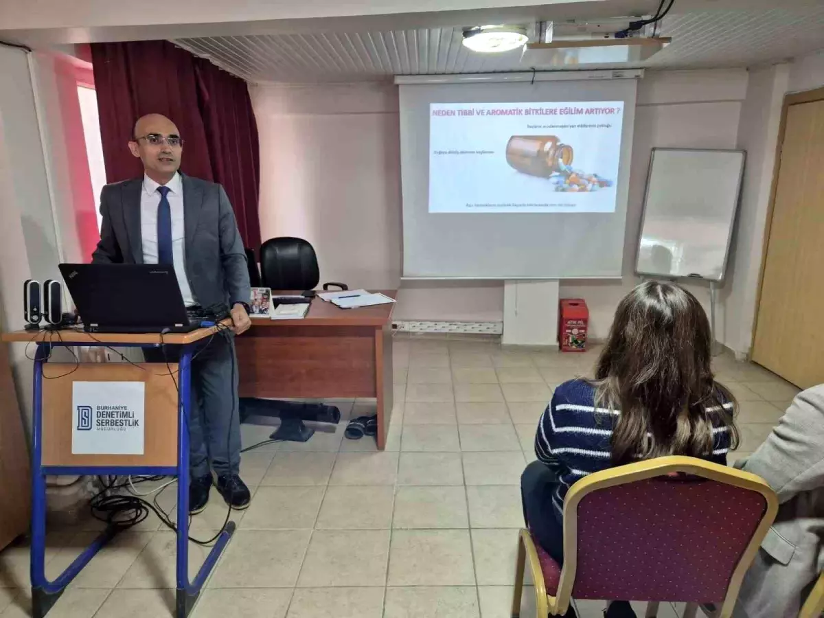 Prof. Dr. Selvi, tıbbi ve aromatik bitkilerin doğru kullanımını anlattı