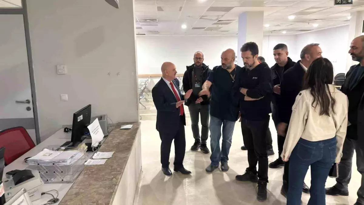 Rektör Sözbir, hastaneyi inceledi hastalarla sohbet etti