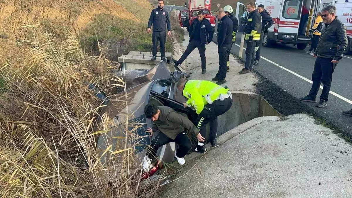 Tekirdağ'da su kanalına düşen otomobildeki çift yaralandı