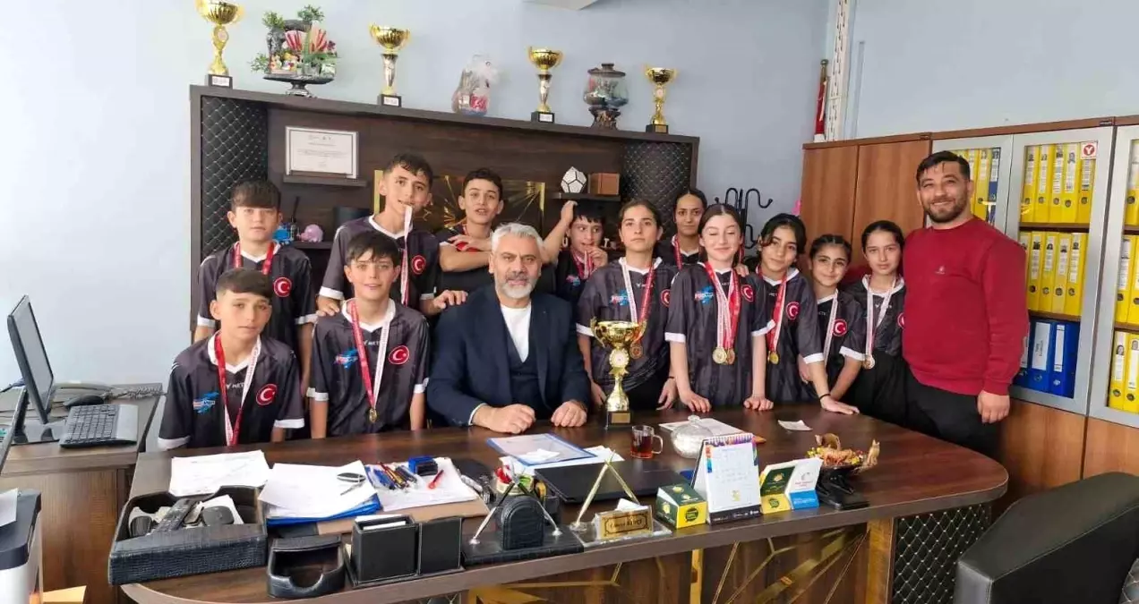 TESKOMB Süphan Ortaokulu'ndan korfbolda şampiyonluk gururu