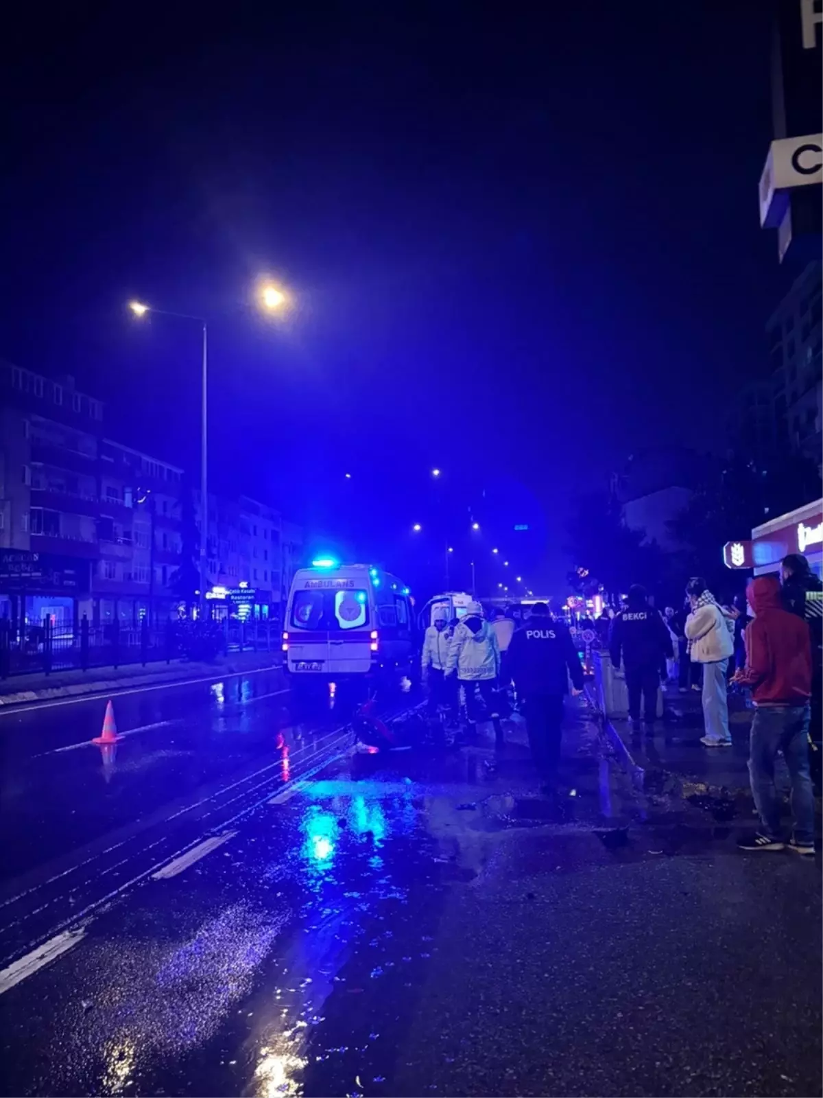 Trabzon'da otomobilin kırmızı ışıkta çarptığı motosikletin sürücüsü öldü