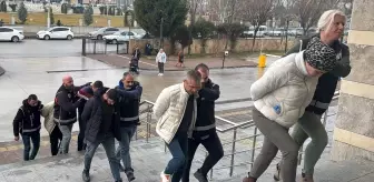 Uşak'ta tefecilik operasyonunda yakalanan 5 kişiden 3'ü tutuklandı