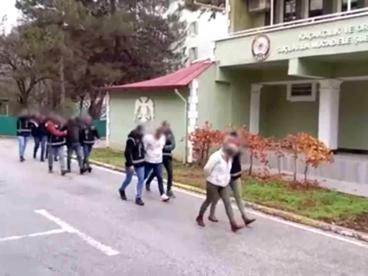 Uşak'taki tefecilik operasyonunda 3 tutuklama