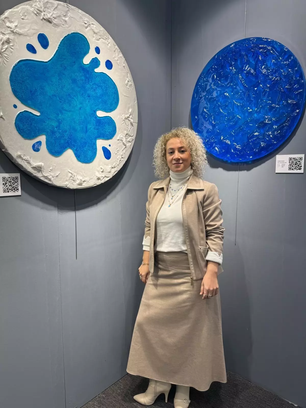 "Zamanın Ötesinde": İffet Saraçoğulları'ndan Zamansız Bir Durak