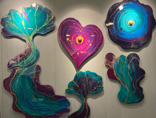 'Zamanın Ötesinde': İffet Saraçoğulları'ndan Zamansız Bir Durak