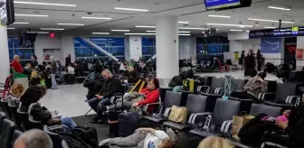 ABD'yi sarsan fırtınalar tatil dönüşlerini kabusa çevirdi: Binlerce uçuş iptal