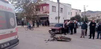 Adana'da otomobille çarpışan motosikletin sürücüsü yaralandı