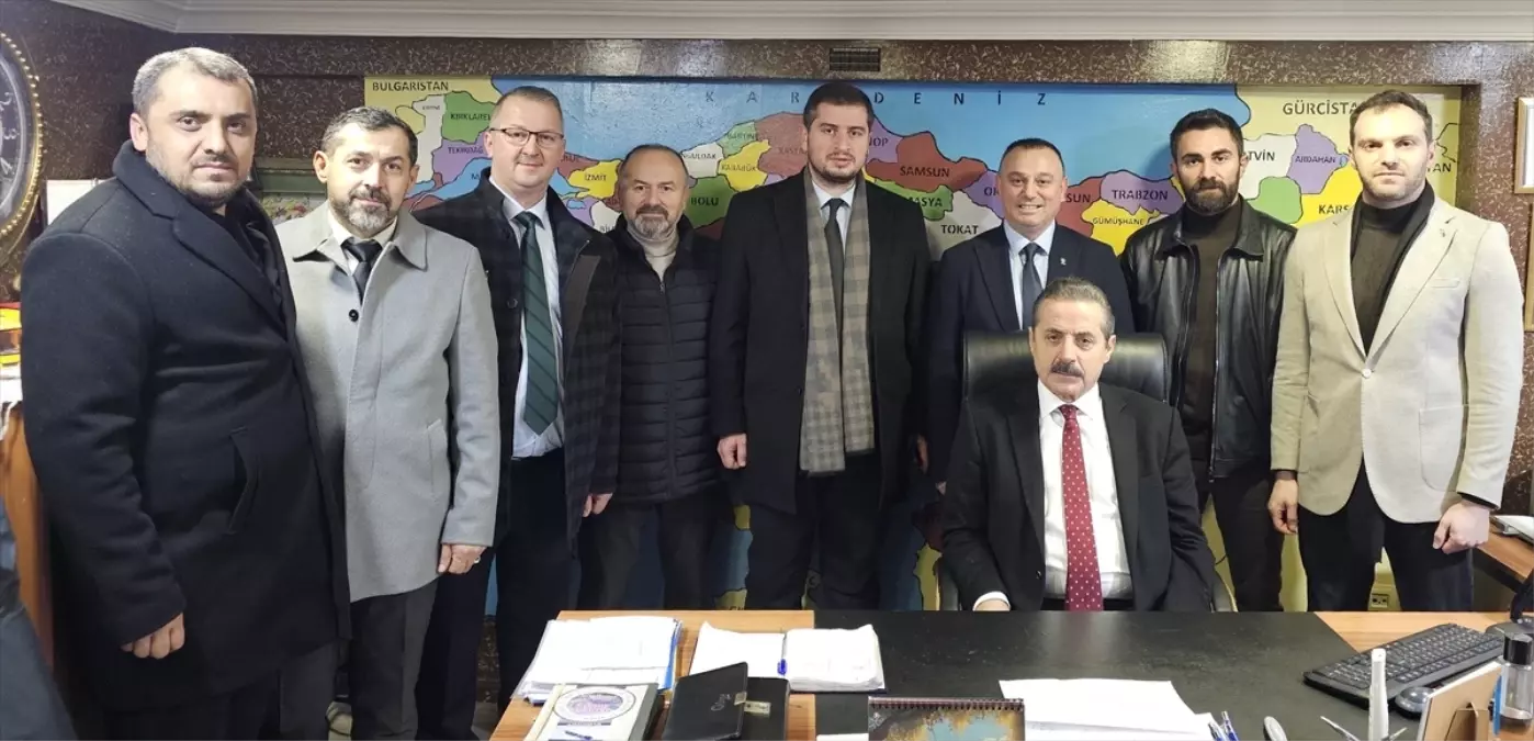 AK Parti Artvin Milletvekili Faruk Çelik, Hopa'da ziyaretlerde bulundu