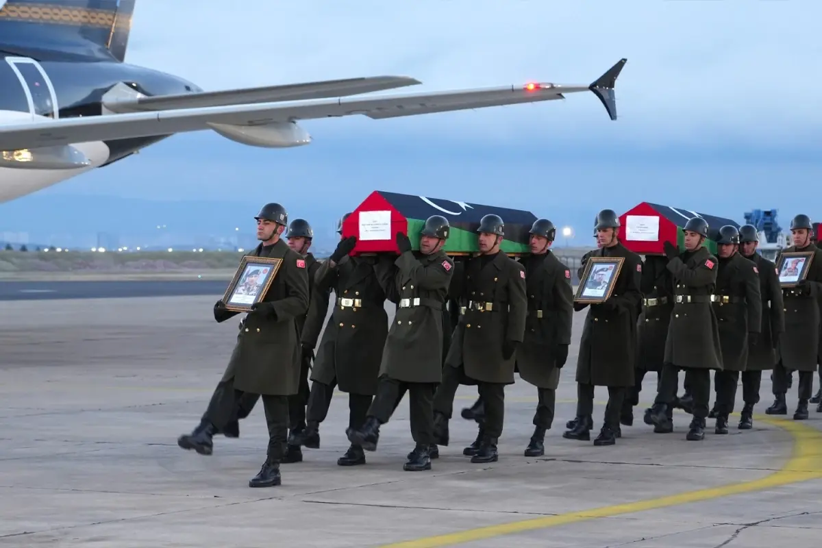 Uçak kazasında hayatını kaybeden Libya heyeti resmi törenle ülkelerine uğurlandı