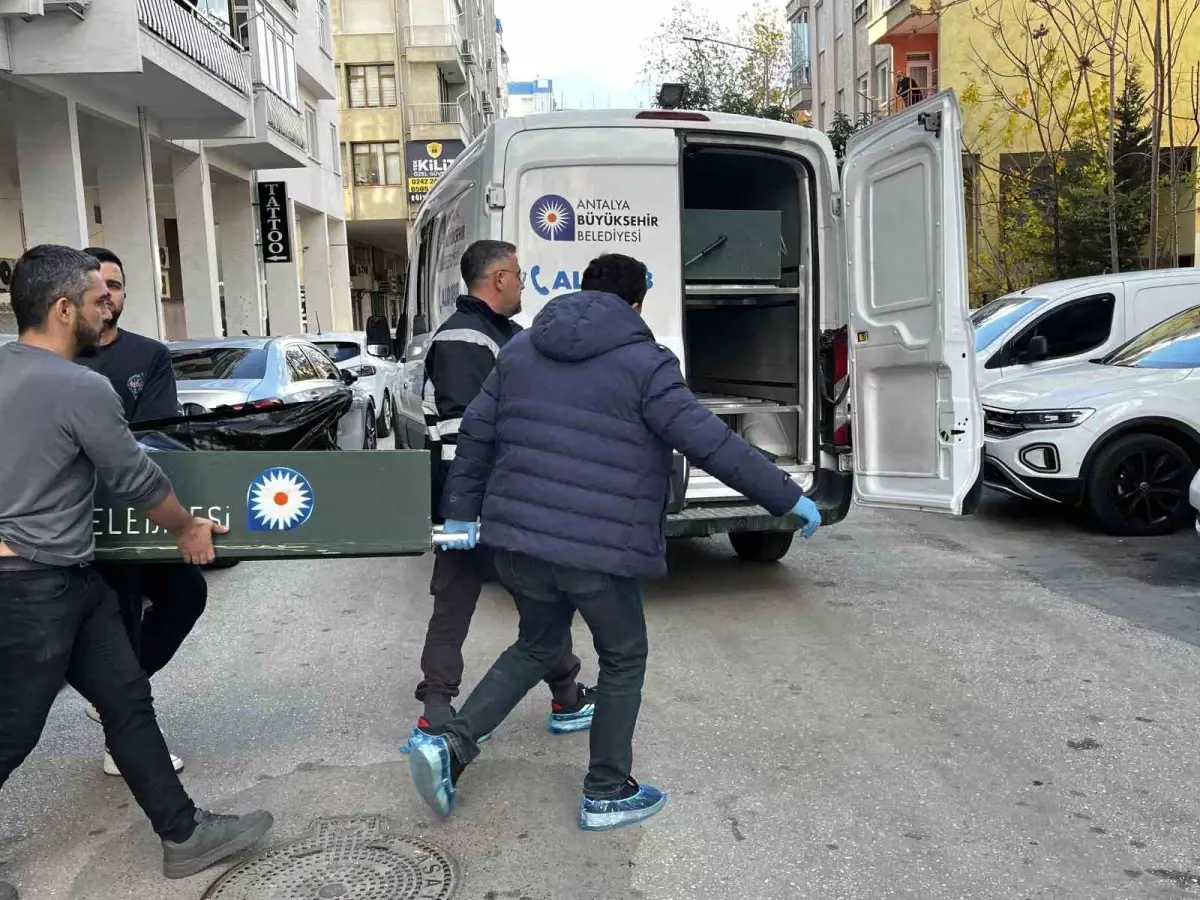 Antalya'da yaşlı kadın evinde ölü bulundu