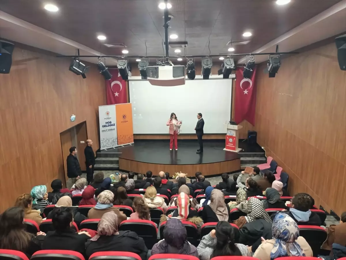 Asarcık'ta "Sınır var sinir yok" söyleşisi düzenlendi