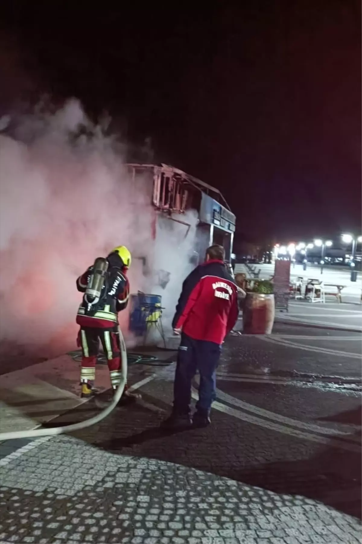 Balıkesir'de bir restoranda çıkan yangın söndürüldü