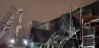 Başakşehir'de oto sanayi sitesinde çıkan yangına müdahale ediliyor