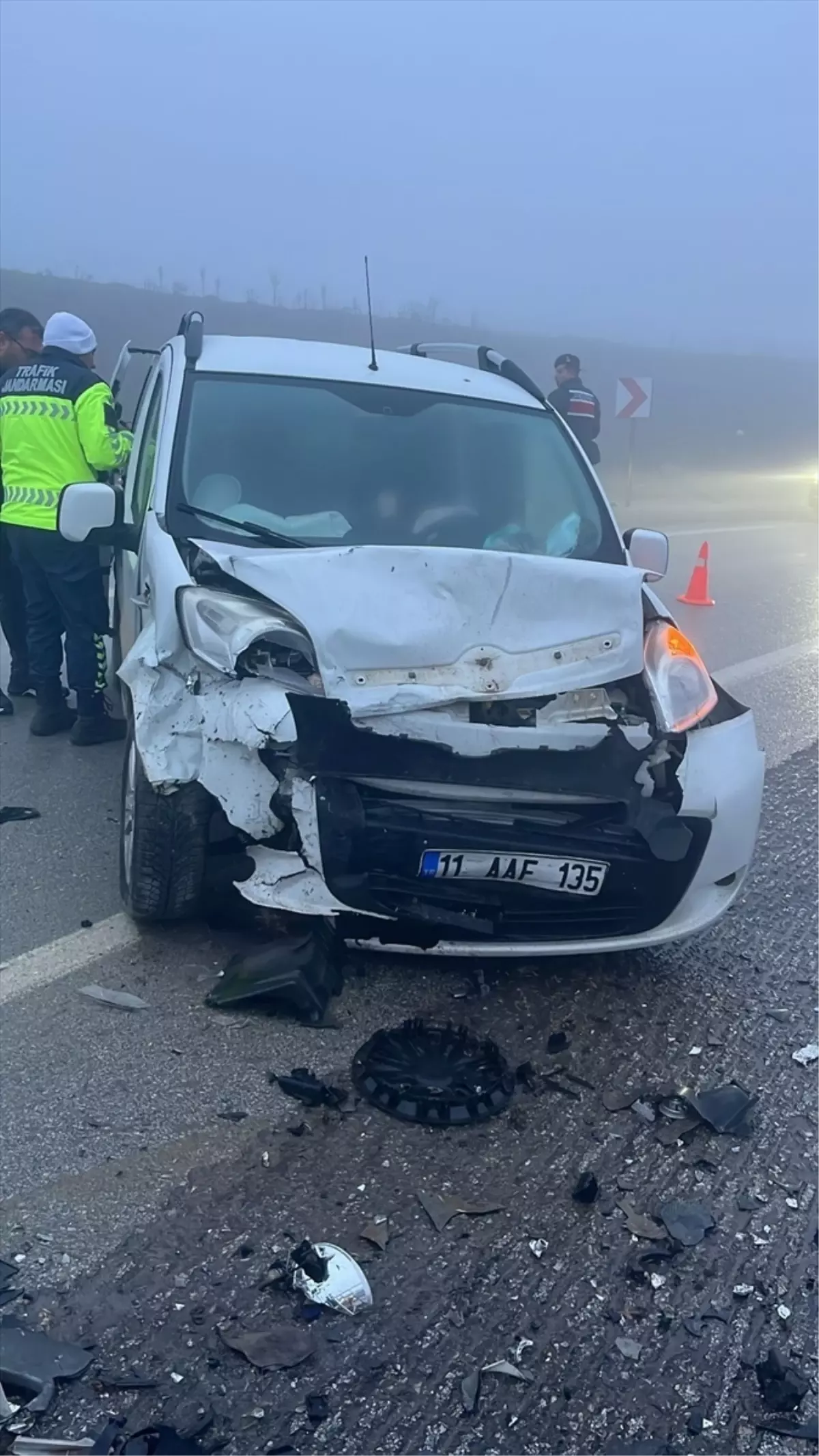 Bilecik'teki 2 trafik kazasında 4 kişi yaralandı