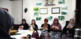 Bilecikli kadınlar günün stresini kurdukları kahvehanede atıyor