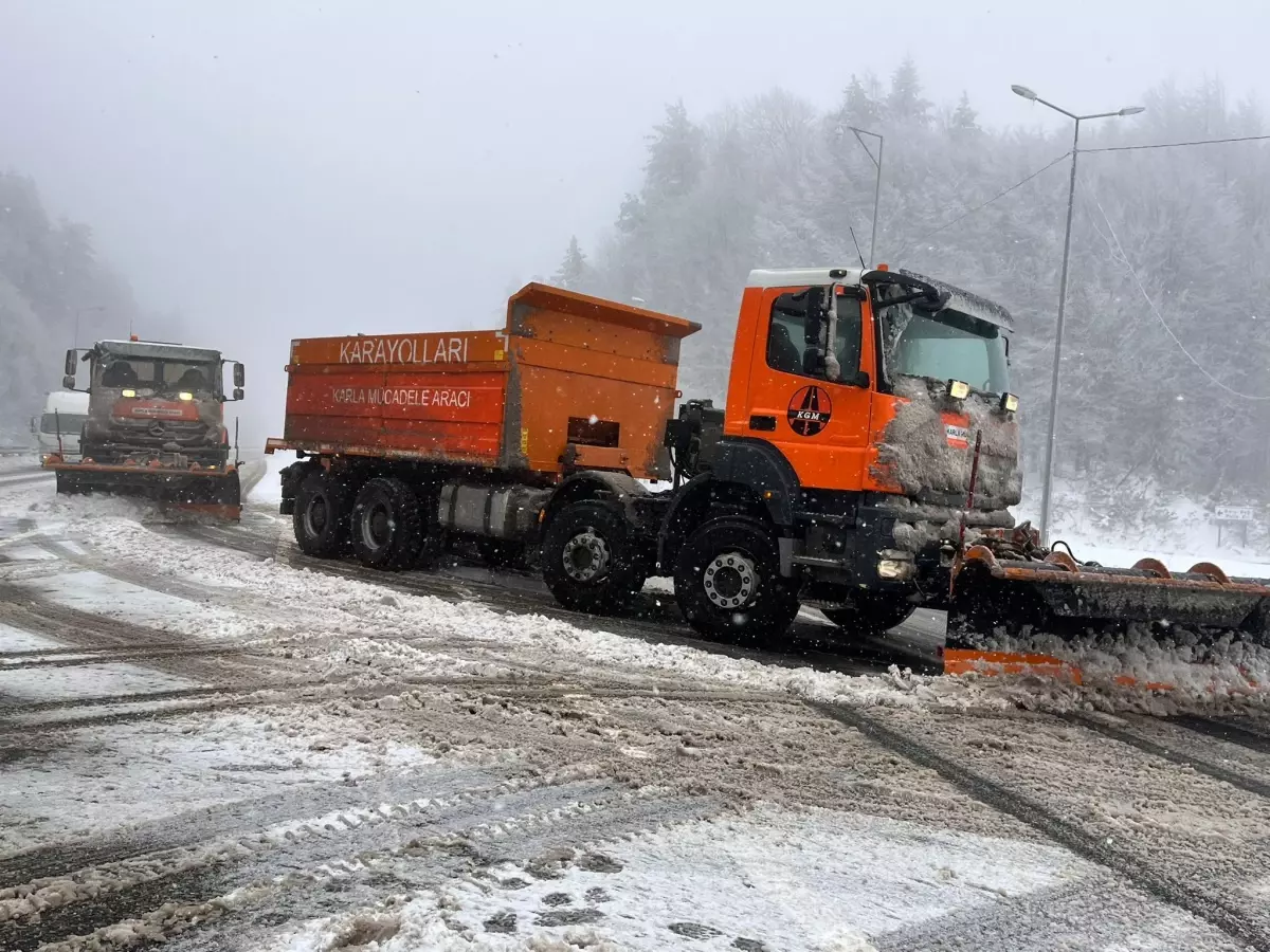 Bolu Dağı'nda kar yağışı